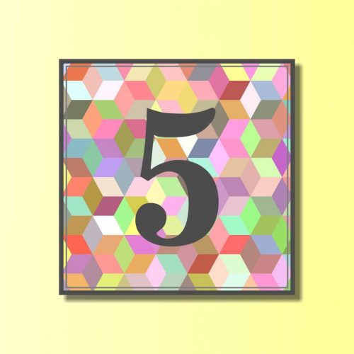 Négyzet alakú színes házszámtábla