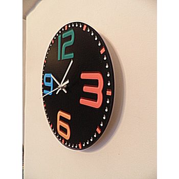 Fekete számlapos falióra